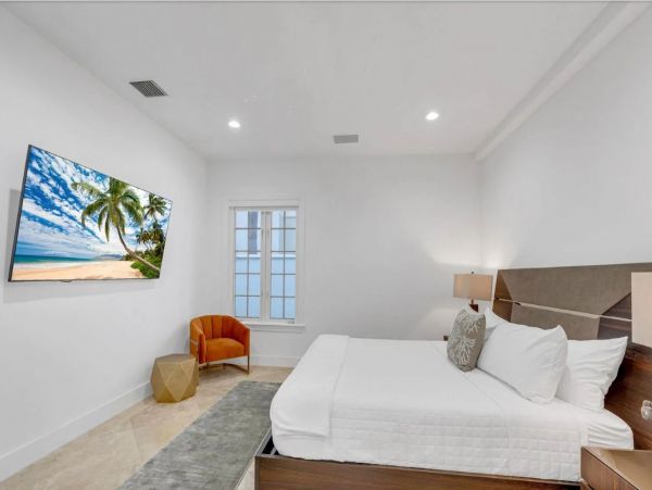 Grand Mediterranean Coastal Villa Eight Bedrooms - Luxury Waterfront Retreat
