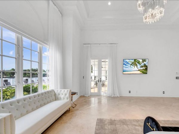 Grand Mediterranean Coastal Villa Eight Bedrooms - Luxury Waterfront Retreat