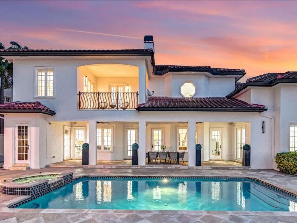 Grand Mediterranean Coastal Villa Eight Bedrooms - Luxury Waterfront Retreat