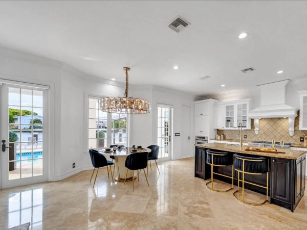 Grand Mediterranean Coastal Villa Eight Bedrooms - Luxury Waterfront Retreat