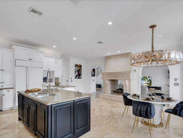 Grand Mediterranean Coastal Villa Eight Bedrooms - Luxury Waterfront Retreat