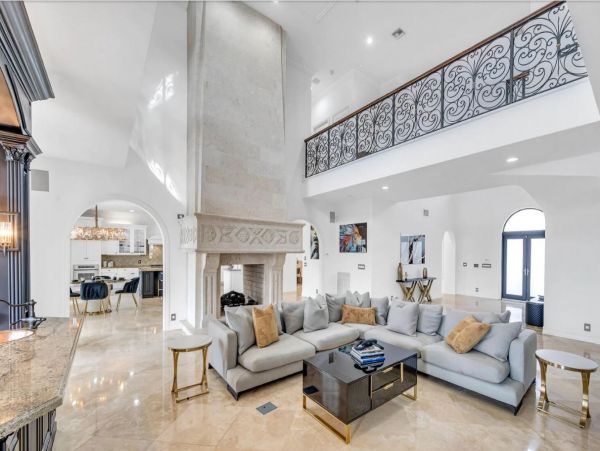 Grand Mediterranean Coastal Villa Eight Bedrooms - Luxury Waterfront Retreat