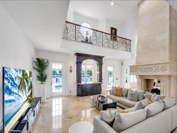 Grand Mediterranean Coastal Villa Eight Bedrooms - Luxury Waterfront Retreat