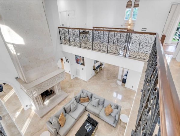 Grand Mediterranean Coastal Villa Eight Bedrooms - Luxury Waterfront Retreat