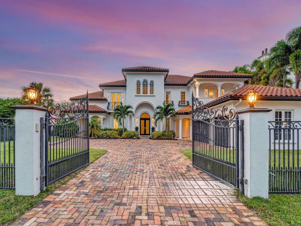 Grand Mediterranean Coastal Villa Eight Bedrooms - Luxury Waterfront Retreat