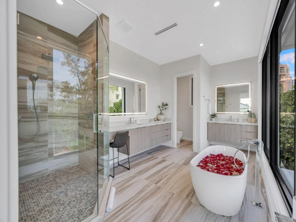 Fort Lauderdale Luxury Vacation Rental Steps fron the Beach