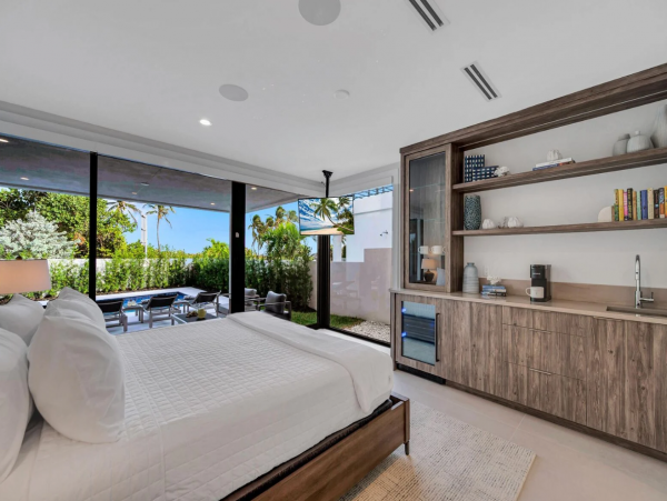Fort Lauderdale Luxury Vacation Rental Steps fron the Beach