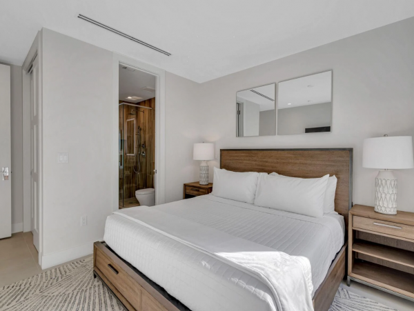 Fort Lauderdale Luxury Vacation Rental Steps fron the Beach