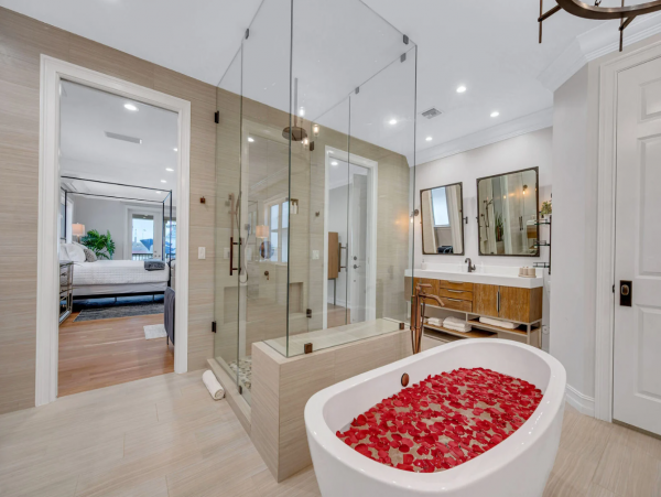Modern Vacation Rental with 6 Bedrooms in Fort Lauderdale