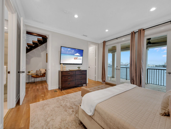 Modern Vacation Rental with 6 Bedrooms in Fort Lauderdale