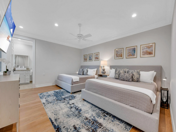 Modern Vacation Rental with 6 Bedrooms in Fort Lauderdale