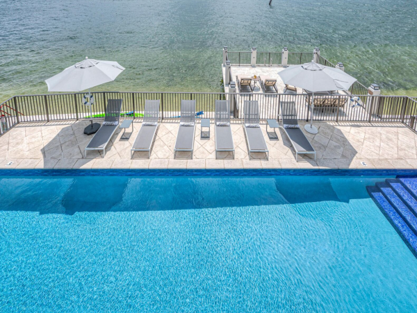 Modern Vacation Rental with 6 Bedrooms in Fort Lauderdale