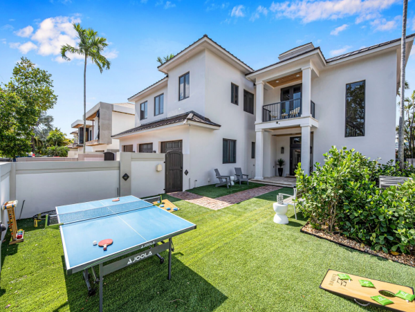 Modern Vacation Rental with 6 Bedrooms in Fort Lauderdale