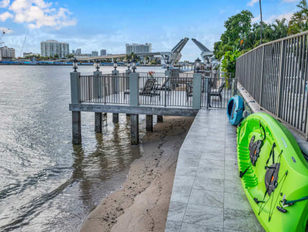 Modern Vacation Rental with 6 Bedrooms in Fort Lauderdale