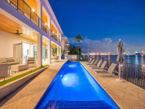 Modern Vacation Rental with 6 Bedrooms in Fort Lauderdale
