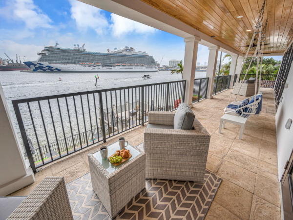 Modern Vacation Rental with 6 Bedrooms in Fort Lauderdale