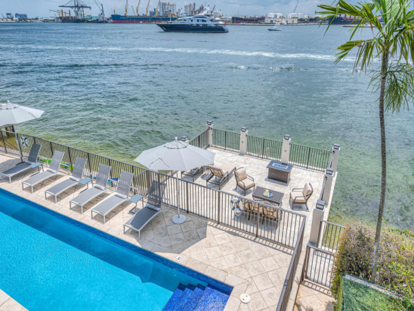 Modern Vacation Rental with 6 Bedrooms in Fort Lauderdale