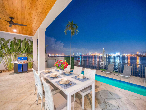 Modern Vacation Rental with 6 Bedrooms in Fort Lauderdale