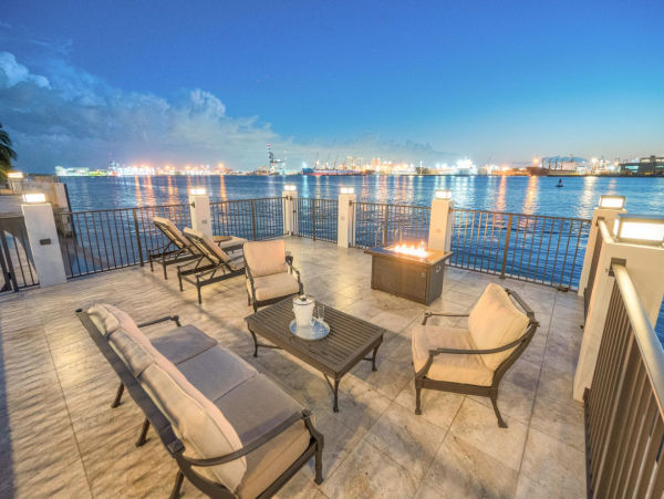 Modern Vacation Rental with 6 Bedrooms in Fort Lauderdale