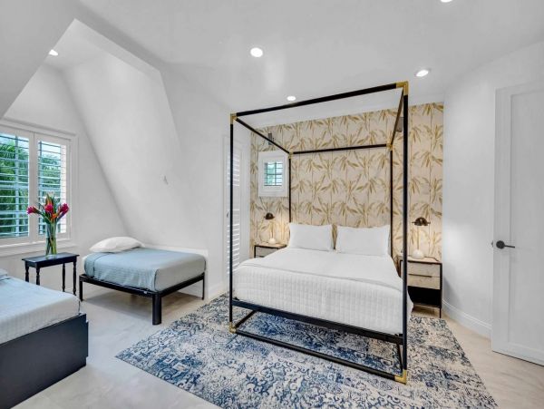 Luxury Waterfront Villa Rental - Modern Castle Vacation Home