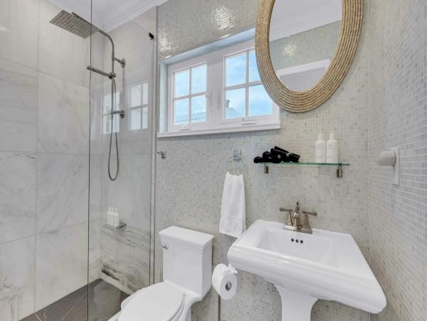 Luxury Waterfront Villa Rental - Modern Castle Vacation Home