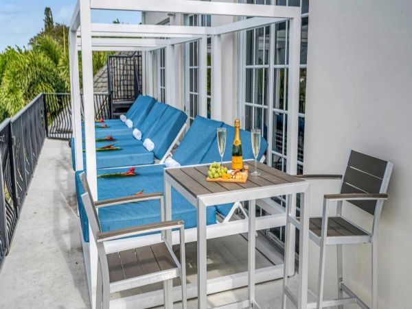 Luxury Waterfront Villa Rental - Modern Castle Vacation Home