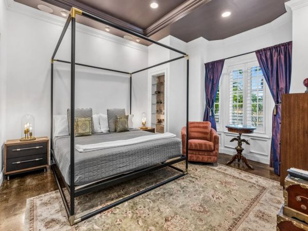 Luxury Waterfront Villa Rental - Modern Castle Vacation Home