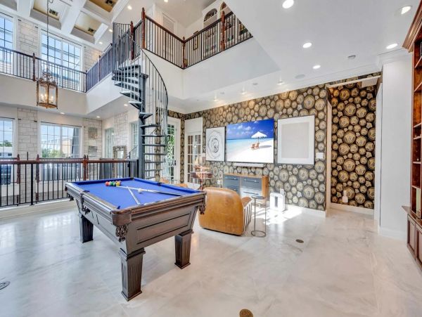 Luxury Waterfront Villa Rental - Modern Castle Vacation Home