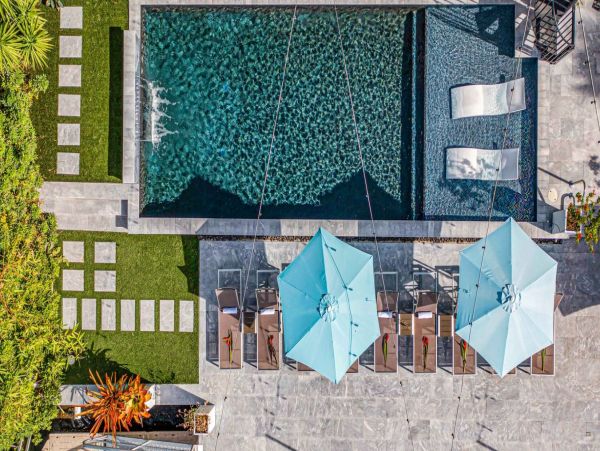 Luxury Waterfront Villa Rental - Modern Castle Vacation Home