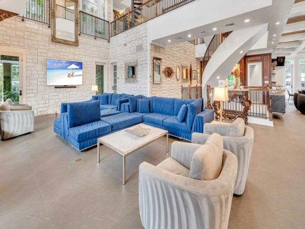 Luxury Waterfront Villa Rental - Modern Castle Vacation Home