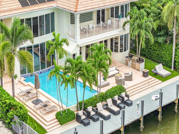 Waterfront Views Luxury Vacation Pool Villa in Fort Lauderdale
