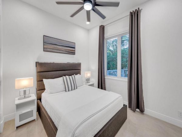 Waterfront Views Luxury Vacation Pool Villa in Fort Lauderdale