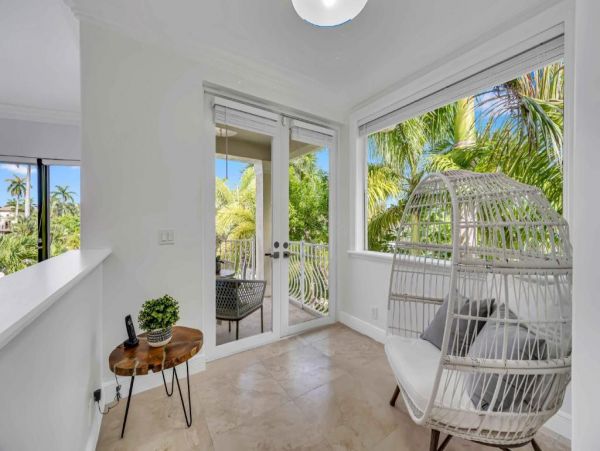 Waterfront Views Luxury Vacation Pool Villa in Fort Lauderdale