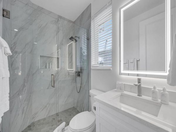 Waterfront Views Luxury Vacation Pool Villa in Fort Lauderdale