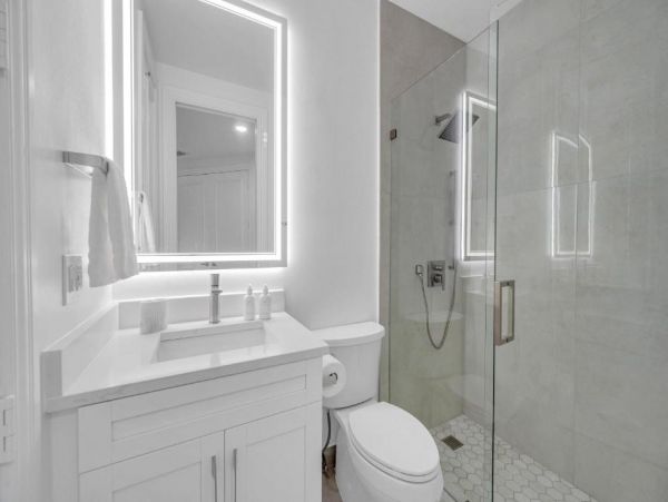 Waterfront Views Luxury Vacation Pool Villa in Fort Lauderdale