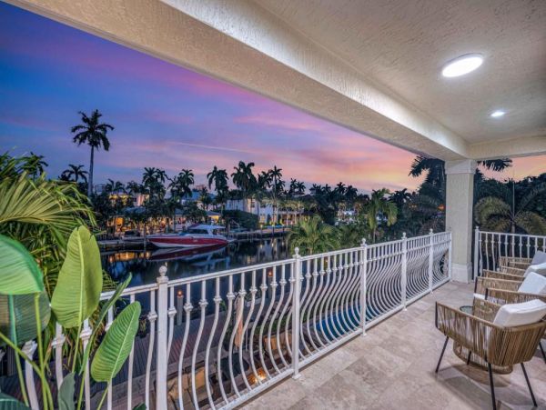 Waterfront Views Luxury Vacation Pool Villa in Fort Lauderdale