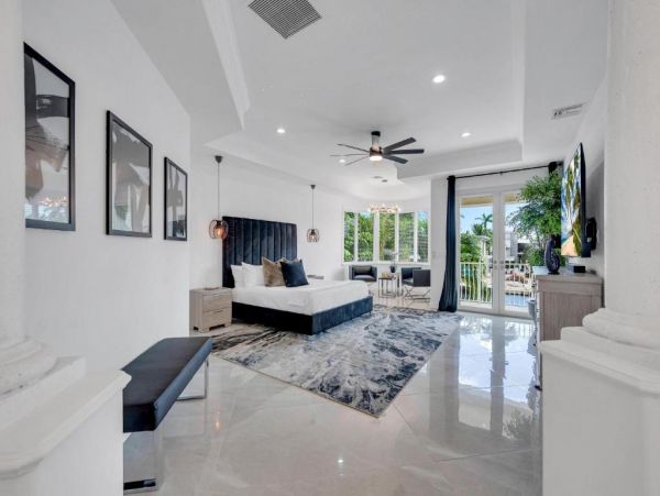 Waterfront Views Luxury Vacation Pool Villa in Fort Lauderdale