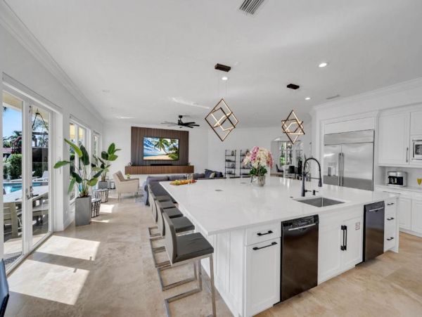Waterfront Views Luxury Vacation Pool Villa in Fort Lauderdale