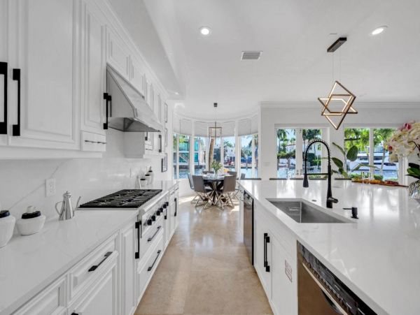 Waterfront Views Luxury Vacation Pool Villa in Fort Lauderdale
