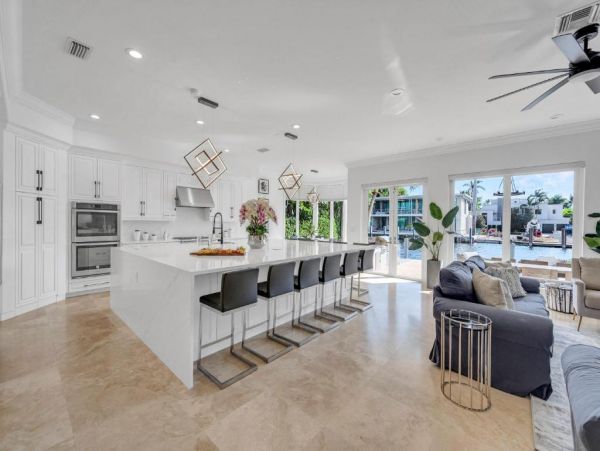 Waterfront Views Luxury Vacation Pool Villa in Fort Lauderdale