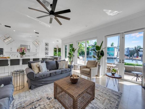 Waterfront Views Luxury Vacation Pool Villa in Fort Lauderdale