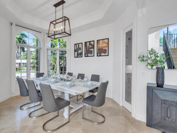 Waterfront Views Luxury Vacation Pool Villa in Fort Lauderdale