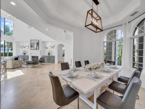 Waterfront Views Luxury Vacation Pool Villa in Fort Lauderdale