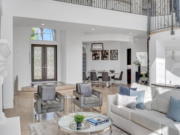 Waterfront Views Luxury Vacation Pool Villa in Fort Lauderdale