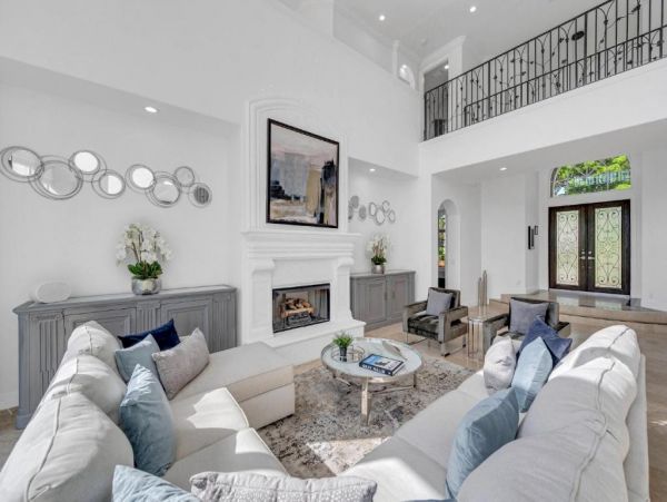 Waterfront Views Luxury Vacation Pool Villa in Fort Lauderdale