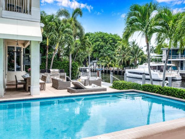 Waterfront Views Luxury Vacation Pool Villa in Fort Lauderdale