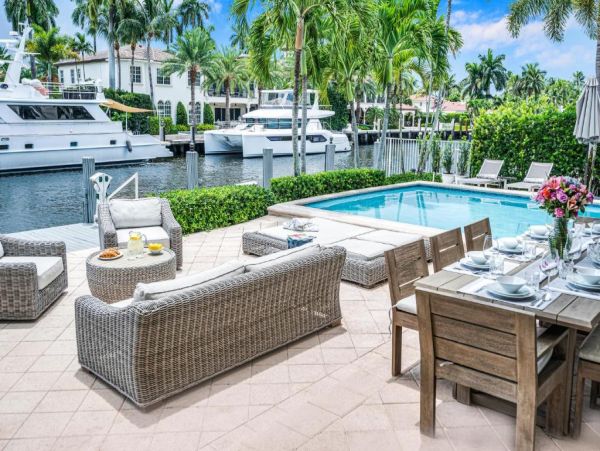 Waterfront Views Luxury Vacation Pool Villa in Fort Lauderdale