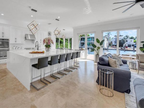 Waterfront Views Luxury Vacation Pool Villa in Fort Lauderdale
