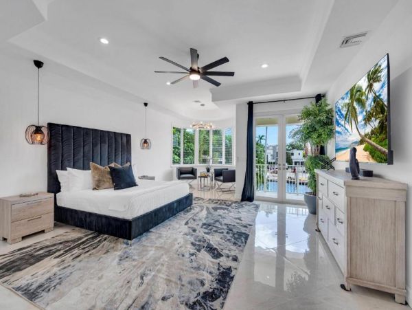 Waterfront Views Luxury Vacation Pool Villa in Fort Lauderdale