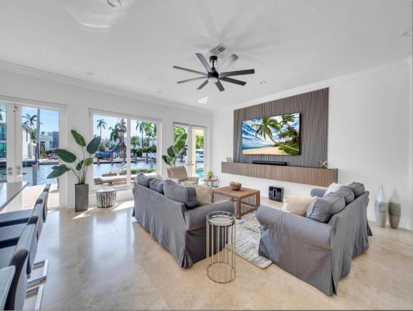 Waterfront Views Luxury Vacation Pool Villa in Fort Lauderdale